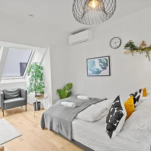 Apartament 1 Min To Public Transport - 3 Min To Supermarket And Pharmacy - On-site Parking For 19,90 Eur, Wiedeń